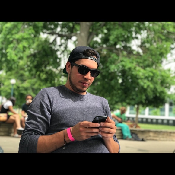 Meet your Posher, Javier - Picture 1 of 1